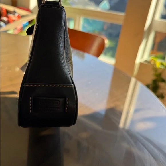 Vintage all leather Small Coach shoulder bag - Picture 5 of 8